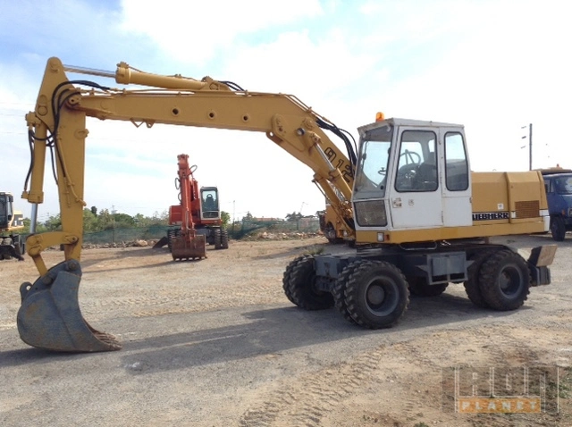 بیل مکانیکی لیبهر 912