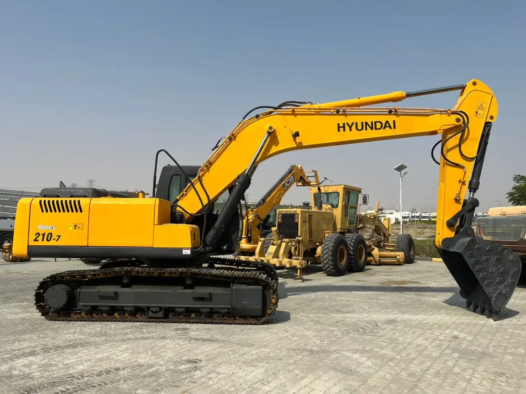 بیل مکانیکی هیوندای R210