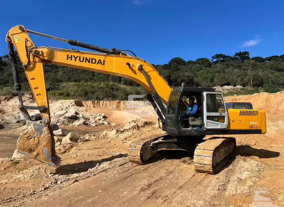 بیل مکانیکی هیوندای R320-7