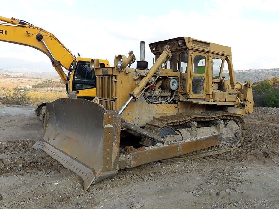 بلدوزر کوماتسو D155A-1