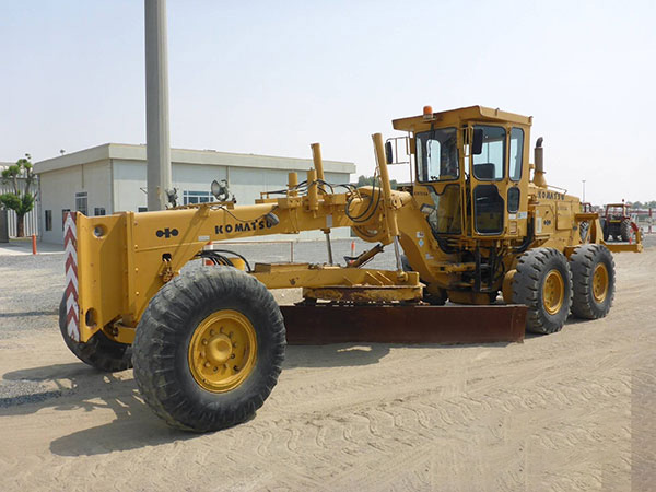 گریدر کوماتسو GD705A-4