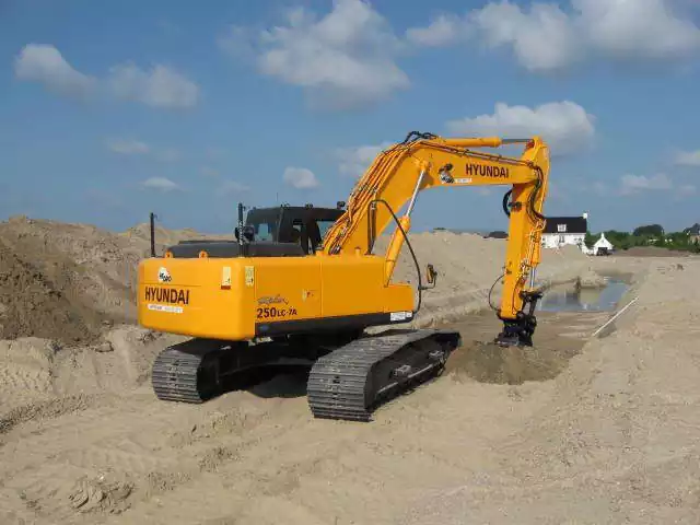 بیل مکانیکی هیوندای R250LC-7