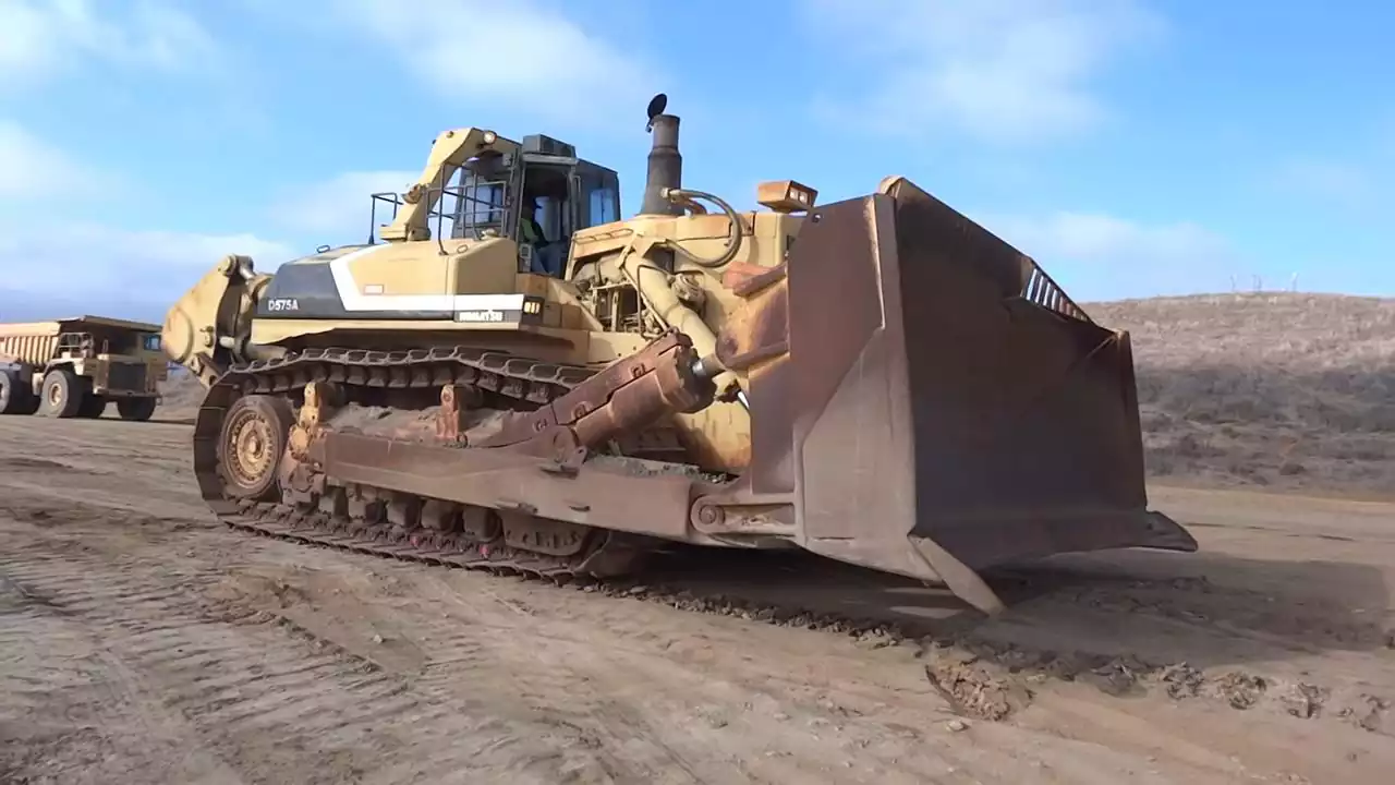 بلدوزر کوماتسو D575A-3 SD