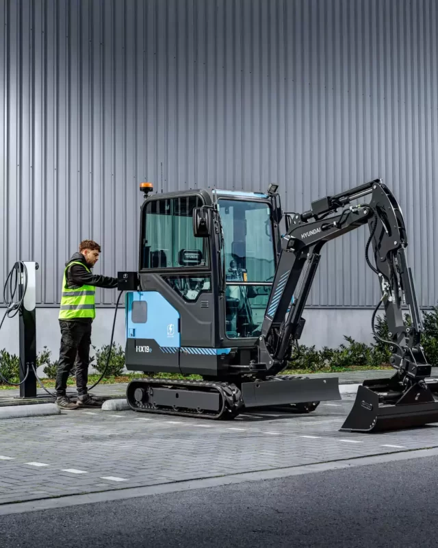 مینی بیل برقی هیوندای HX19e