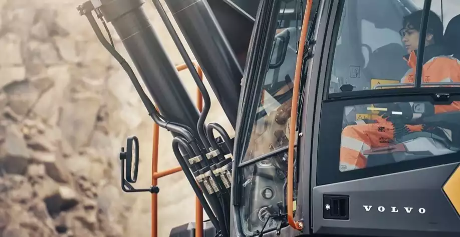 بیل مکانیکی ولوو EC400 هیبرید